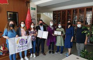 Vali Aydın Arslan Ortaokulu’na “E-Twinning Okulu”...