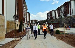 Vali Baruş, deprem konutlarını ve bağlantı yollarını...