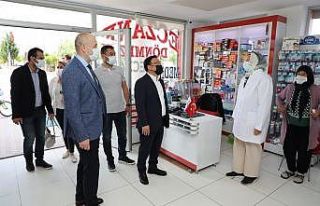 Vali Çiçek: “Eczacılarda sağlık personelleri...