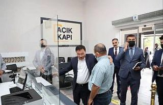 Vali Çiçek, vatandaşla bizzat ilgilendi