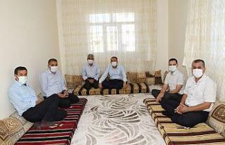 Vali Çuhadar, Şehit Murat Toprak’ın ailesiyle...