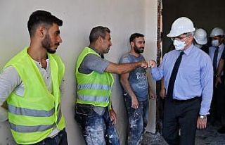 Vali Karaloğlu, hayırseverlerin yaptırdığı okullarda...