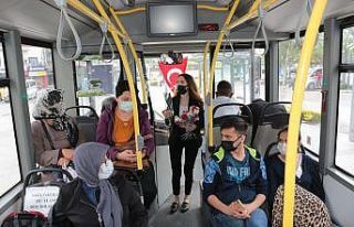 Vatandaşlar çiçeklerle karşılandı