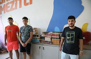 Vefat eden dedesinin kitaplarını Mezitli Belediyesine...