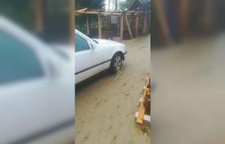 Yağmur sonrası göl ve dere taştı, restoran sular...
