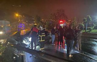 Yağmurda kayganlaşan yol kazaya neden oldu: 2 yaralı