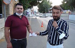 Yakıt aldığı istasyonda para dolu cüzdanı araç...