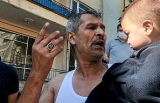 Yangında mahsur kalan çocuğu balkona tırmanıp...