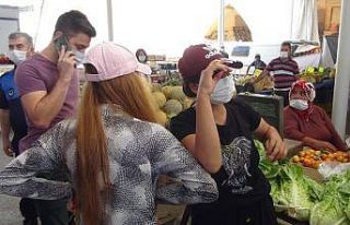 Yaşı küçük 2 kız pazarda ‘tırnakçılık’...