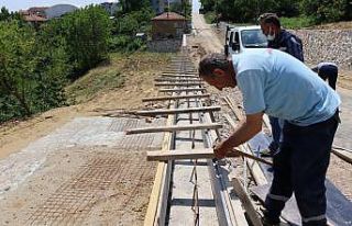 Yayaların güvenliği parapetlerle destekleniyor