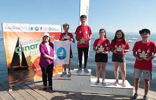 Yelken Yarışlarında sporculara ödülleri verildi