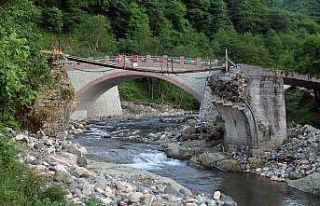 Yıkılan tarihi kemer köprünün yerine yeni kemer...