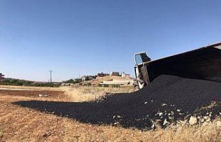 Yola çıkan araca çarpmamak için direksiyonu kırdı,...