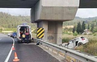 Yüksek Hızlı Tren viyadüğü kolonuna çarpan...