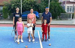Yunusemre’de tenis kursları başladı