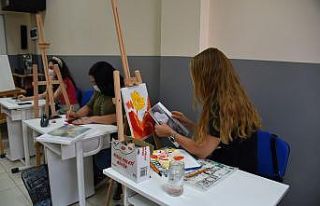 Yunusemreli kadınlar resim yeteneklerini geliştiriyor