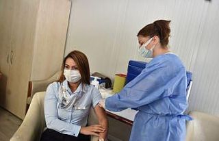 Yüreğir Belediyesi personeline korona virüs aşısı