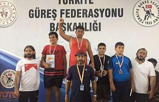 Yüreğir’in pehlivanı Türkiye şampiyonu oldu