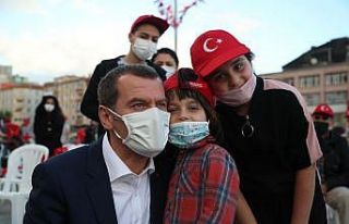 Zeytinburnu 15 Temmuz Meydanında Milli maç heyecanı