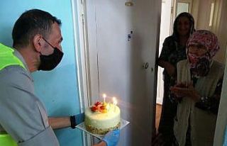 123 yaşına giren Ayşe nineye sürpriz doğum günü