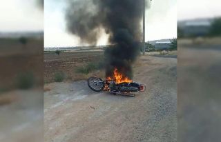 144 TL cezaya kızıp motorunu ateşe verdi