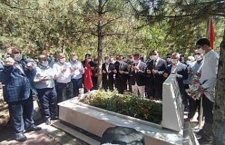 15 Temmuz şehidi Akif Kapaklı, mezarı başında...