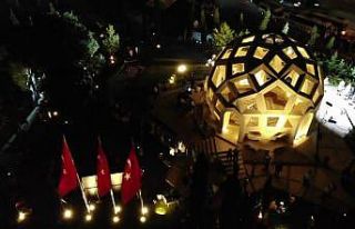 15 Temmuz Şehitler Anıtı’na yoğun ilgi gece...