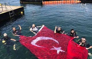 15 Temmuz’u unutturmamak adına sualtına daldılar