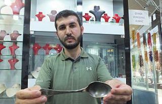 160 yıllık gümüş kaşığı yanına almadan hiçbir...