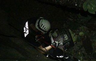 20 metrelik kuyuya düşen yavru kediyi itfaiye kurtardı