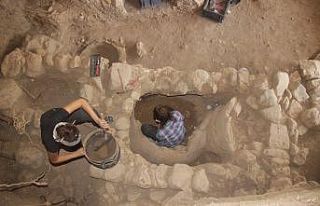 2 bin 400 yıllık mezar gün yüzüne çıktı