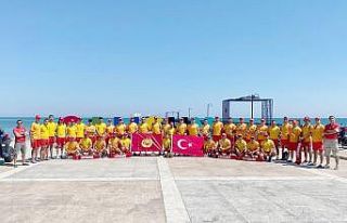 31 kişiyi boğulmaktan kurtardılar