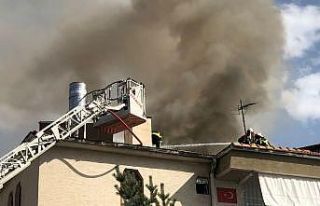 3 katlı apartmanın çatısında çıkan yangın...