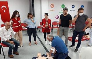 40 kursiyere temel ilk yardım eğitimi