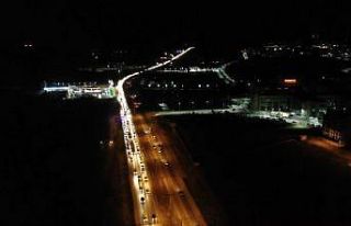 43 ilin geçiş güzergahında bayram trafiği devam...