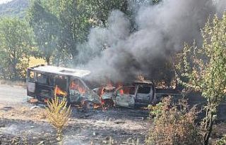 4 kişinin yaralandığı kaza sonrası araçlar alev...