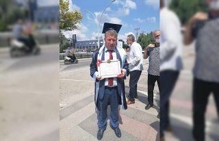 55 yaşında liseyi bitirdi