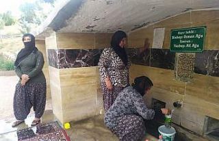 703 yıllık çeşmede bayram öncesi halı yıkama...