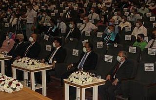 7 Aralık Üniversitesinde akademisyenler törenle...