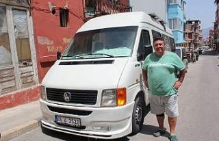 80 bin TL harcadığı minibüsünü karavana çevirdi