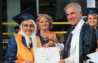 93 yaşında mezun oldu