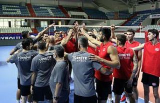A Milli Erkek Voleybol Takımı, İstanbul’da kampa...