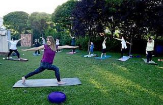 Açık havada yoga etkinliği