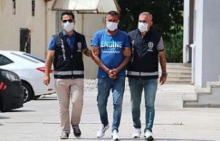 Adana’da 4 kişinin yaralandığı "yan bakma"...