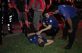 Adana’da polis aracıyla hafif ticari araç çarpıştı:...