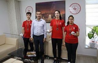 Adıyamanlı eskrim sporcuları madalyayla döndü