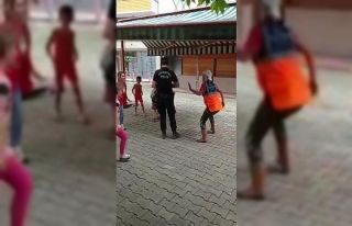 AFAD, Kızılay görevlileri ve çevik kuvvet polisi...