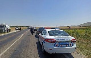 Afyonkarahisar’da kafa kafaya çarpışan iki otomobilde...