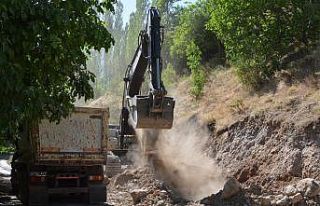Ağaçdibi köyü otoban gibi yola kavuşuyor