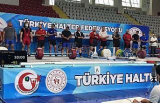 Ağrılı halterci Türkiye ikincisi oldu